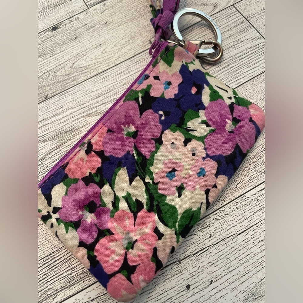 NWOT Vera Bradley Zip ID & Lanyard
in Cotton In Flower Garden Purple - Picture 5 of 7